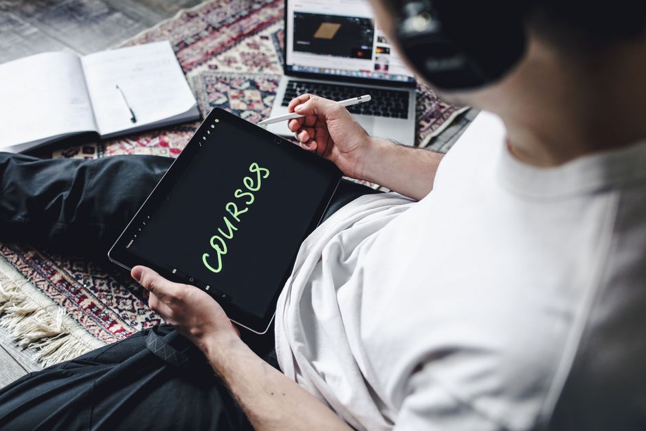 A 6 course online marketing bundle.